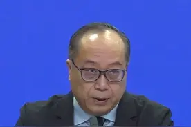 人力资源社会保障部：健全灵活就业人员、农民工社保制度，提高城乡居民基础养老金。视频封面
