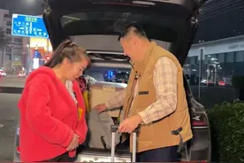 今年提前回来过年和父母团聚，嫂子坐我车一起回来，象征性收了1000，好像嫂子不乐意了，我车也是有磨损，保养也是要费用的，难道我做错了吗？#万万没想到视频封面