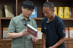 #每个人都是读书人  人民日报出版社向刘诗利大哥赠送《笔下起风雷  胸中百万兵：土地革命战争中的毛泽东》一书。