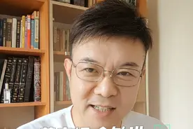 董宇辉终于要和著名作家刘震云对话了。这次访谈，董宇辉不仅要面对幽默犀利的刘震云老师，还要随时应付俞老师的随性调侃，另外还有美女导演刘雨霖在旁，董宇辉将会如何把控全场，发挥才情，在高手过招中让观众享受一次顶级文化盛宴呢？让我们拭目以待吧。#董宇辉 #董宇辉拥有暖评最多的评论区 #东方甄选 #刘震云 #俞敏洪视频封面