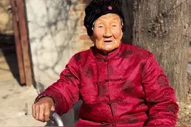 因为您的存在，我的生活变得更加温暖和有意义。 奶奶期待的心情，就像秋天等待丰收的麦田，充满了无尽的希望与喜悦。#奶奶#百岁老人#百岁奶奶#奶奶和孙子 #幸福的生活伴你左右开心的日子乐不够 @行者李视频封面