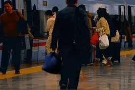 当你坐车来回几百公里时偷偷瞒着所有人去见一个人的时候，在路上你就会明白到什么是爱…#情感共鸣 #今日情感文案 #去见你想去见的人 #巴黎奥运会 #共鸣视频封面