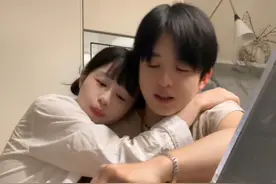 被好好照顾着，被爱的时候只想说声谢谢。 #爱意与日俱增 #和你在一起的每一天都值得被记录 #情侣日常 @皮晶晶视频封面