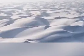 塔克拉玛干“沙海”变“雪海”，浩瀚沙漠一改往日金黄。其实#塔克拉玛干沙漠 下雪并不稀奇。#今日国土科普 #今日国土资源视频封面
