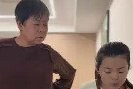 坐月子第十天，娘家人带着满满的爱来看我和宝宝啦，出生十天的宝宝收到见面礼啦，来自娘家人的爱。#农村生活 #记录这一刻视频封面