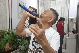 这是怎么了，每当唱这首歌时，不管是谁听到这首歌的旋律都会情不自禁流下伤感之泪#伤感情歌 #这首歌听哭了多少人 #真情演绎 @抖音创作者大会 @抖音短视频视频封面