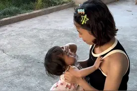 小女生就是会作一点，撒娇卖萌耍赖皮，你看夏一言就是，哈哈，#骗你生女儿 #萌娃日常视频封面