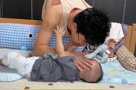 后半段掐了别学奥#男人带娃系列  #人类幼崽 #这宝爸是个带娃高手 #哄娃睡觉 #宝爸带娃翻车系列