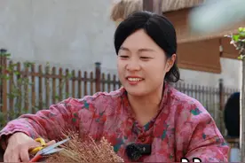 传统笤帚分为“五撮”与“七撮”，因“撮”与“子”谐音，所以又蕴含着五子登科、七子团圆之意#笤帚 #乡村生活家 #农村生活 #乡村生活 #让老祖宗留下的东西继续发挥作用视频封面