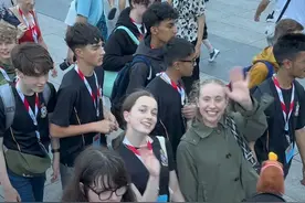 免签55国，暑假期间越来越多的国外学生来到中国🇨🇳，了解中国🇨🇳，他们中文讲的真棒👍#免签