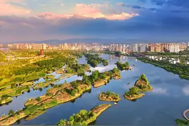 最宜居的城市是汉中，最好的环境是天汉湿地公园，这里绿树成荫视频封面