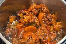 快过年了，给大家分享我们江西人用高压锅做猪脚的方法，香辣有味软糯Q弹，10分钟就能搞定，省时省力又方便#赣州美食 #江西小炒 #家常菜 #抖音美食推荐官