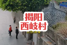 民谚都说“榕树不容人”你怎么看呢？位于广东揭阳西岐村就有一颗300年的老榕树按照门的顺序来生长从而形成了一个树门独特的奇观#千年古树 #奇观美景视频封面