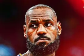 【老詹真厚颜无耻】 全明星前跑路第一人，做事太不地道了！#dou来NBA #抖音球评人 #詹姆斯退出全明星 #勒布朗詹姆斯 #NBA全明星视频封面
