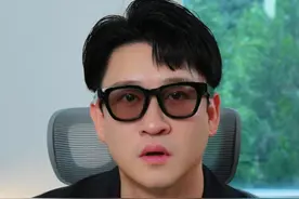 开箱新玩具，可以变色！超酷的AI眼镜！（上）#曹云金 #小米Ai眼镜 #数码科技 #开箱分享