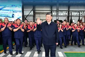 7月7日，习近平总书记来到阳泉阀门股份有限公司，察看企业生产车间和产品展示，了解山西加快产业转型升级、推动高质量发展等情况。制造业是立国之本、强国之基，传统制造业是实体经济的重要组成部分。既有百年岁月的沧桑，也有新质生产力的澎湃动能, 这一专精特新“小巨人”企业正是传统产业焕发新活力的生动缩影。