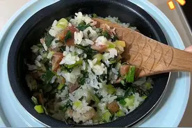 香肠菜饭，香迷糊了。#香肠菜饭 #菜饭 #谁懂这一口的好吃程度视频封面