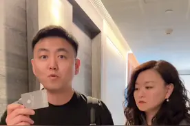 香港的酒店挺有想法啊，设计的跟火车卧铺一样，果然是寸土寸金啊。1500要是在武汉住酒店，高低也得给我配个江景房吧哈哈哈#香港 #武汉 #武汉话