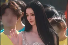 “美得太不真实 简直就像AI”，西安美院一女大学生因长相走红，校友:她是聋哑人，人特别好。视频封面