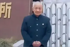 魏乃文(1922年5月23日——2022年4月15日)。曾任前中国船舶重工集团公司第七一三研究所副总工程师，潜地弹道式导弹水下发射装置总工程师。魏乃文是潜地弹道式导弹水下发射装置的主要完成人。他作为核潜艇导弹发射装置总设计师，参与了巨浪1号固体潜地战略潜艇水下发射装置研究工作的全部过程。 2022年4月15日，魏乃文同志在郑州逝世，享年101岁！#魏乃文#巨浪一号 #核潜艇 #致敬视频封面