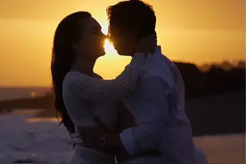 凯诺梦露十一周年！ 你觉得我们很浪漫？好吧！我们不装了…… #凯诺夫妇视频封面