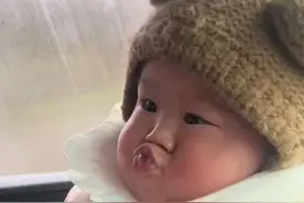 “果然人类幼崽是这个世界上最可爱的生物，瞬间被治愈了”#萌娃