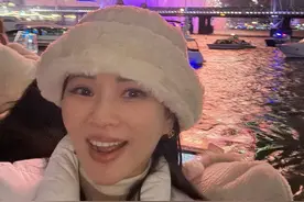 2025所愿皆成 分享2025年的第一个十分钟，伦敦美丽的烟火。 趁着闪亮的烟火许愿。 财富、美貌、家人平安、孩子身心健康、没有阻力，毫不费力都能拥有，不选择通通都要。 2025年会是丰盛的一年，请相信。 💰❤️ #新年快乐视频封面