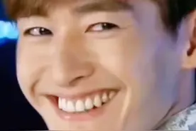 张翰邪魅一笑经典表情包原来是这么来的，哈哈哈哈哈哈视频封面