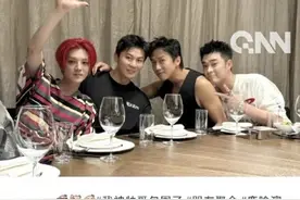 李晨晒与邓超陈赫鹿晗聚餐合照，现身鹿晗北京演唱会，网友: 梦回初代跑男团! “We are family”不是说说而已 #鹿晗 #陈赫 #邓超 #李晨