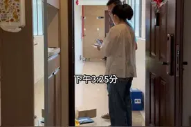 给他们兄妹俩办的身份证收到了，不到一周的工作日就收到了，深圳效率真的好快。为了哥哥上学，全家人户口都迁到深圳了，妹妹也有了身份证，以后出行就方便多了。#记录生活#二胎宝妈视频封面