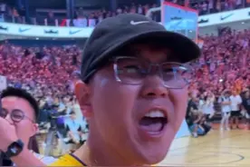 “没人气，真的没人气” “詹姆斯没见过这么大的场面，掏出手机记录下来” #詹姆斯中国行 #NIKE #现场看詹姆斯是什么体验 #抖音球星直播季 #抖音带你见球星