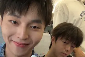 以后坐高铁想吃东西都来找我！要啥有啥！ #高铁上如何打发时间 #缺牙齿 #爆辣零食