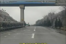 凝冻结冰现象严重，驾驶人们稍安勿躁#交通安全 #凝冻结冰 #道路临时管控 @公安部交通管理局视频封面