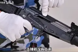 推广国防教育，普及武器知识。国产56C突击步枪