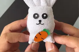 多余的小方巾可以给小朋友折个好玩的小白兔哦#亲子手工 #手工diy #幼儿园手工视频封面