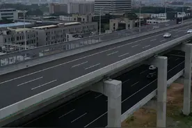 为了节约土地，国内首条双层式高速公路#莞番高速 在东莞建成通车了#高速公路 #城市建设视频封面
