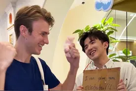 为什么中国人没有狐臭这种体味啊？！怎么做到的？！#老外真会玩 #上海人有自己的labubu #内容过于真实 #搞笑  #离谱视频封面