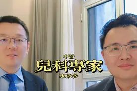 小孩子总喜欢在地板上光脚玩耍，这样可以吗？儿科专家为大家解读。#年度健康知识干货大赏 #硬核健康科普行动 #孩子光脚在地上走好吗 #儿科 #健康传播为人民 @抖音医疗健康小助手 @流量小助手 @汝此美丽（包头市肿瘤医院乳腺中心） @超声科主任曹怀宇 @心内科鄂璐莎医生视频封面