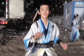 秋去冬来月如风能或陪小子期过个冬 #永夜星河  #肖添仁 #秋去冬来小雪快乐  #我的初冬仪式感 #初冬时光碎片视频封面
