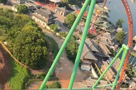 南昌融创乐园第一和第三视角爆笑过山车，纯原声全程高能，氛围感已拉满#南昌融创乐园 #过山车 #云霄飞车视频封面