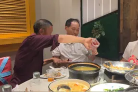 今天我做东，掌握了勺子，公筷，酒瓶 #酒席上的那点事 #超有爱视频封面