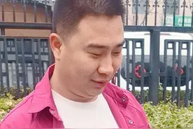 库先生又来梗了，非要骑没有车座子的车子，我问他咋骑，他说站着骑，我又笑出鹅声了。视频封面