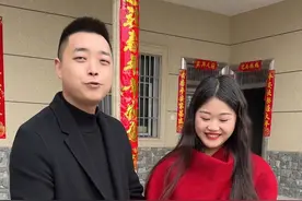 男朋友给女儿和侄子们发红包，弟弟的“特别红包”尽显对刘乔的认可，刘乔承诺会照顾好我和柠檬，在这欢乐的新年氛围里，满是温馨与对未来的期许 #记录真实生活 #见丈母娘的正确方式 #被家长认可的恋爱 #压岁钱视频封面