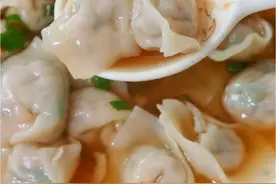 鲜美好吃牛肉小馄钝，做法也很简单，当孩子的备餐太适合，一点不费妈 #宝宝爱吃 #宝宝餐 #小馄饨 #馄饨 #儿童美食视频封面