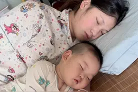 小姨哄睡|| #小姨带娃记 #睡姿大比拼 今天太困了小姨先睡视频封面