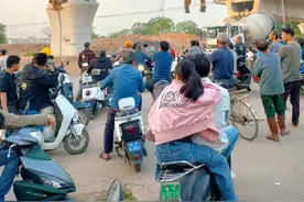 #南深高铁玉岑段1标 #中铁二局集团架梁机视频封面