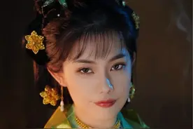 玉燕一笑，皇帝驾到  #江玉燕 #仿妆 #变装 #妆前妆后视频封面