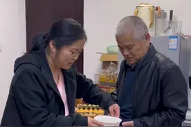 宝宝连续两天哭闹，爷俩着急想办法…#记录真实生活视频封面