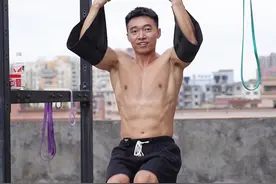 悬挂抬腿是练腹的王牌动作，有了它辅助保护手掌且发力更集中了 #悬挂举腿 #练腹肌 #马甲线 #单杠健身 #好身材练起来