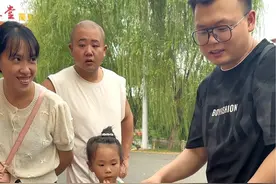 看起来很简单，就是眼睛会了手不会，千万别小看了这四块小木头#趣味游戏 #脑洞大开 #益智游戏 #亲子互动 #有趣视频封面